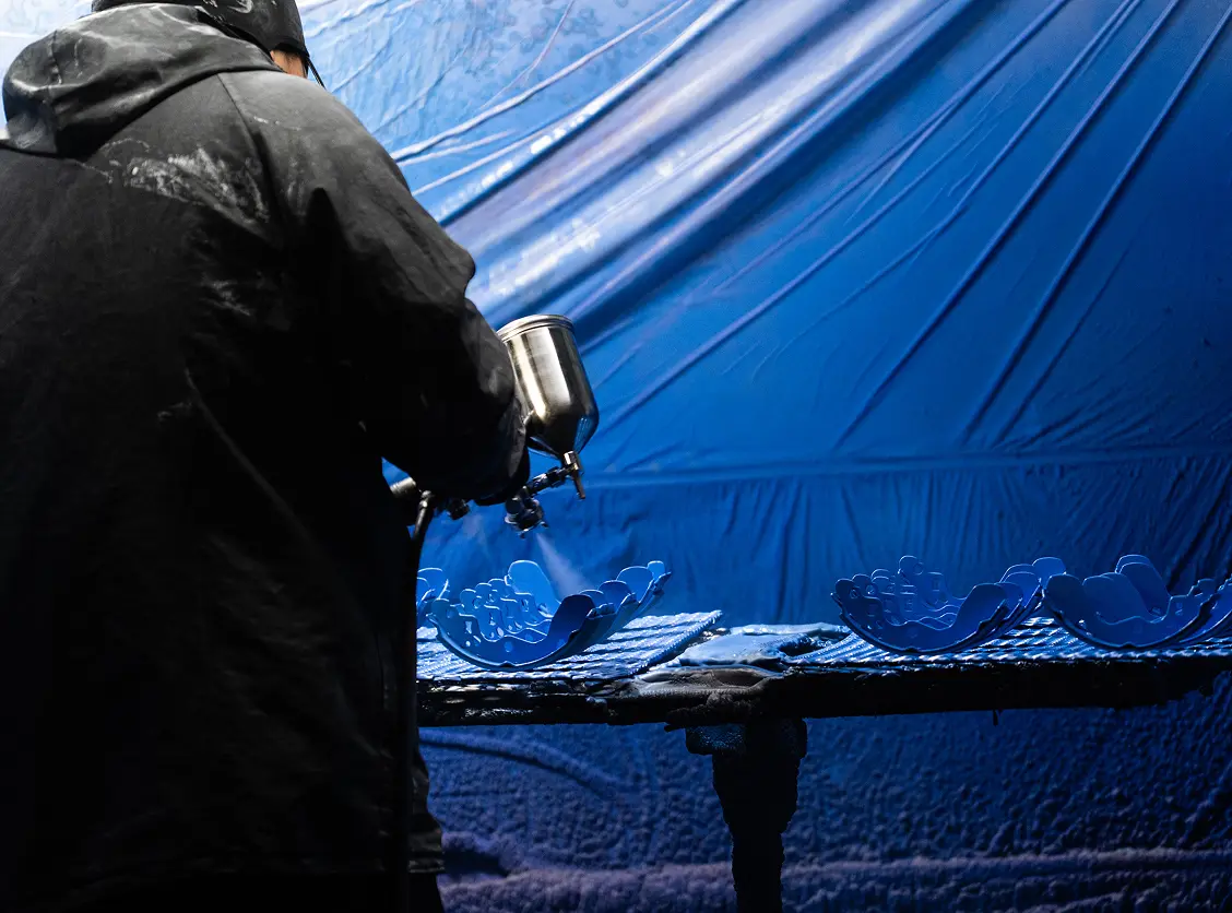 塗装作業（青）